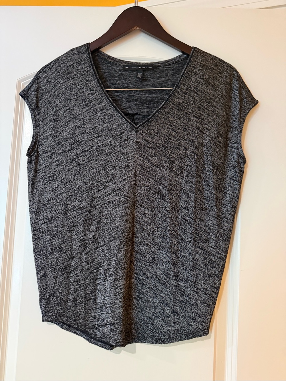 White House Black Market Charcoal V-Neck Cap Sleeve Tee Like New Size XXS